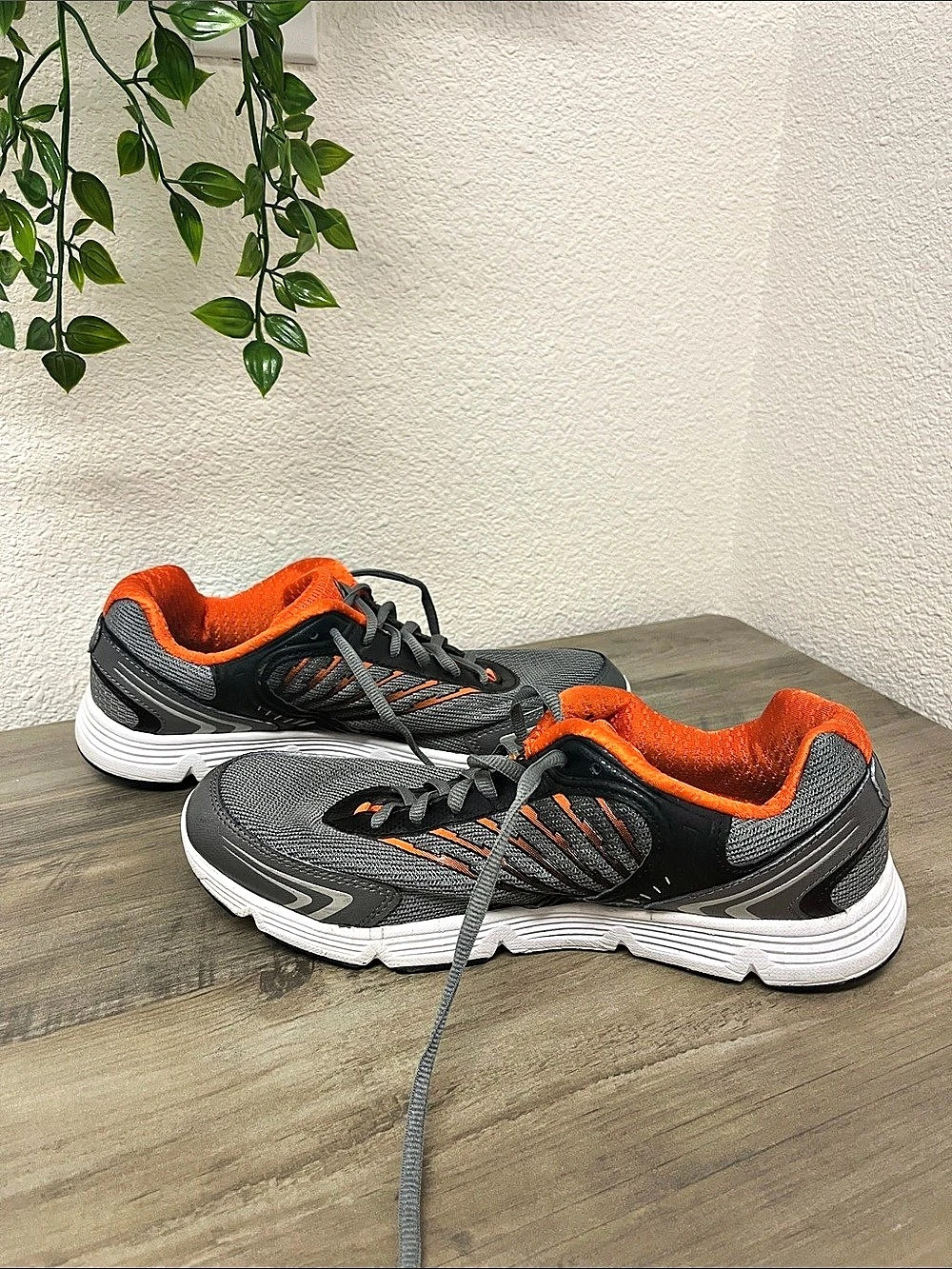 Fila Beyond Coolmax Men's Gray & Orange Athletic Shoes US 10